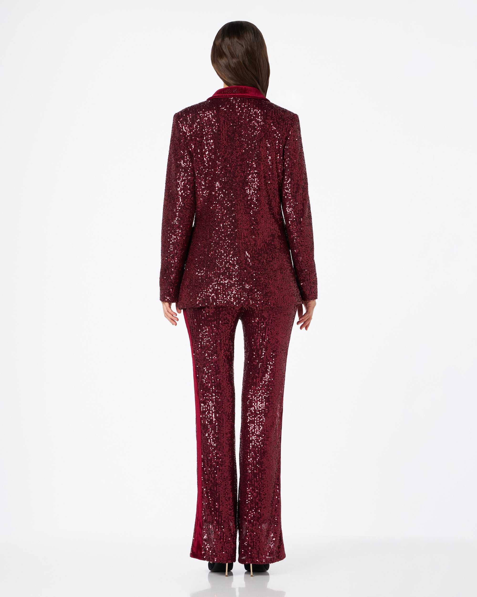 Como giacca in paillettes bordeaux e profili velluto con spilla fatta a mano
