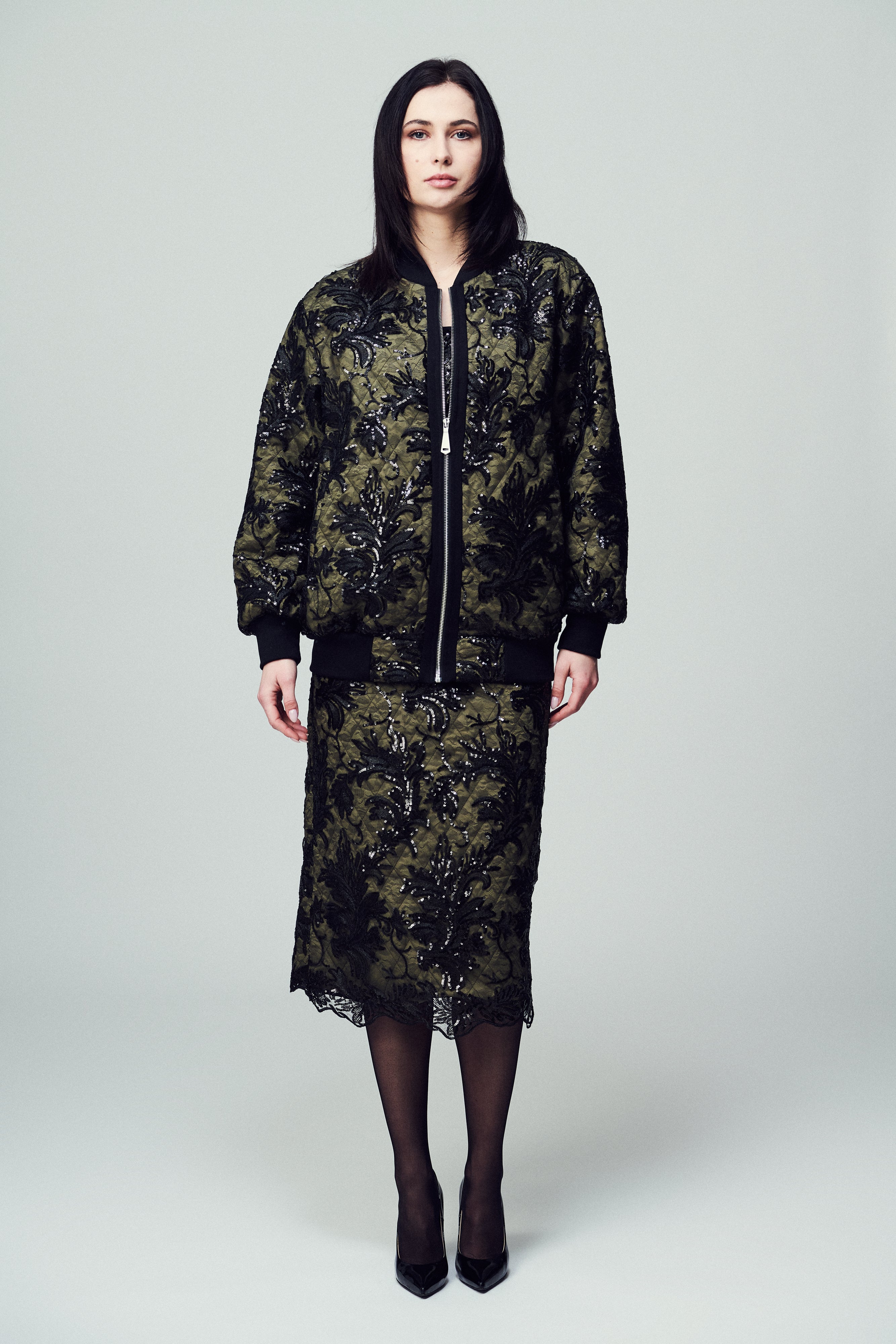 Bomber Belluno in paillettes e pizzo nero con base verde