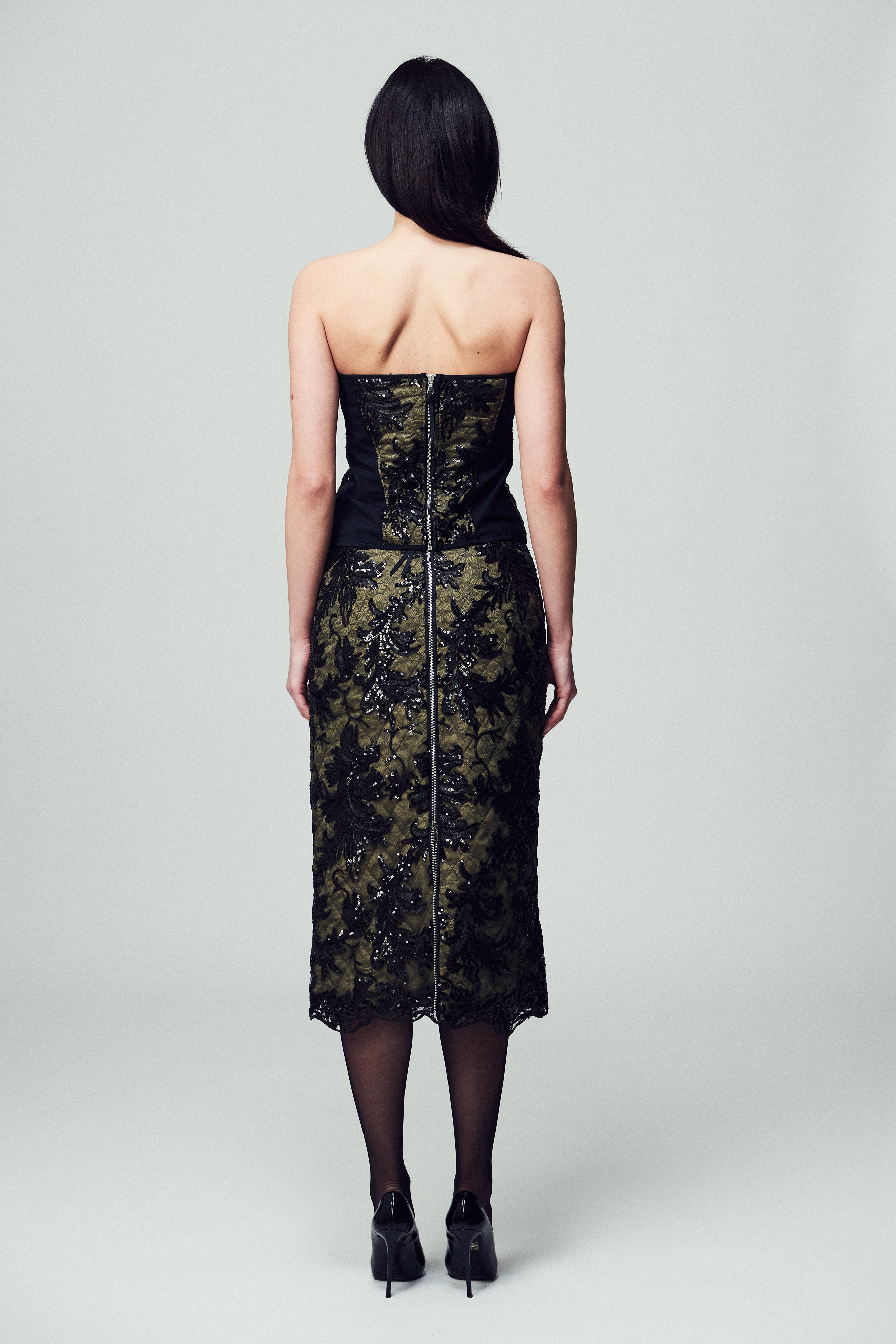 Top Elodie in paillettes e pizzo nero con base verde