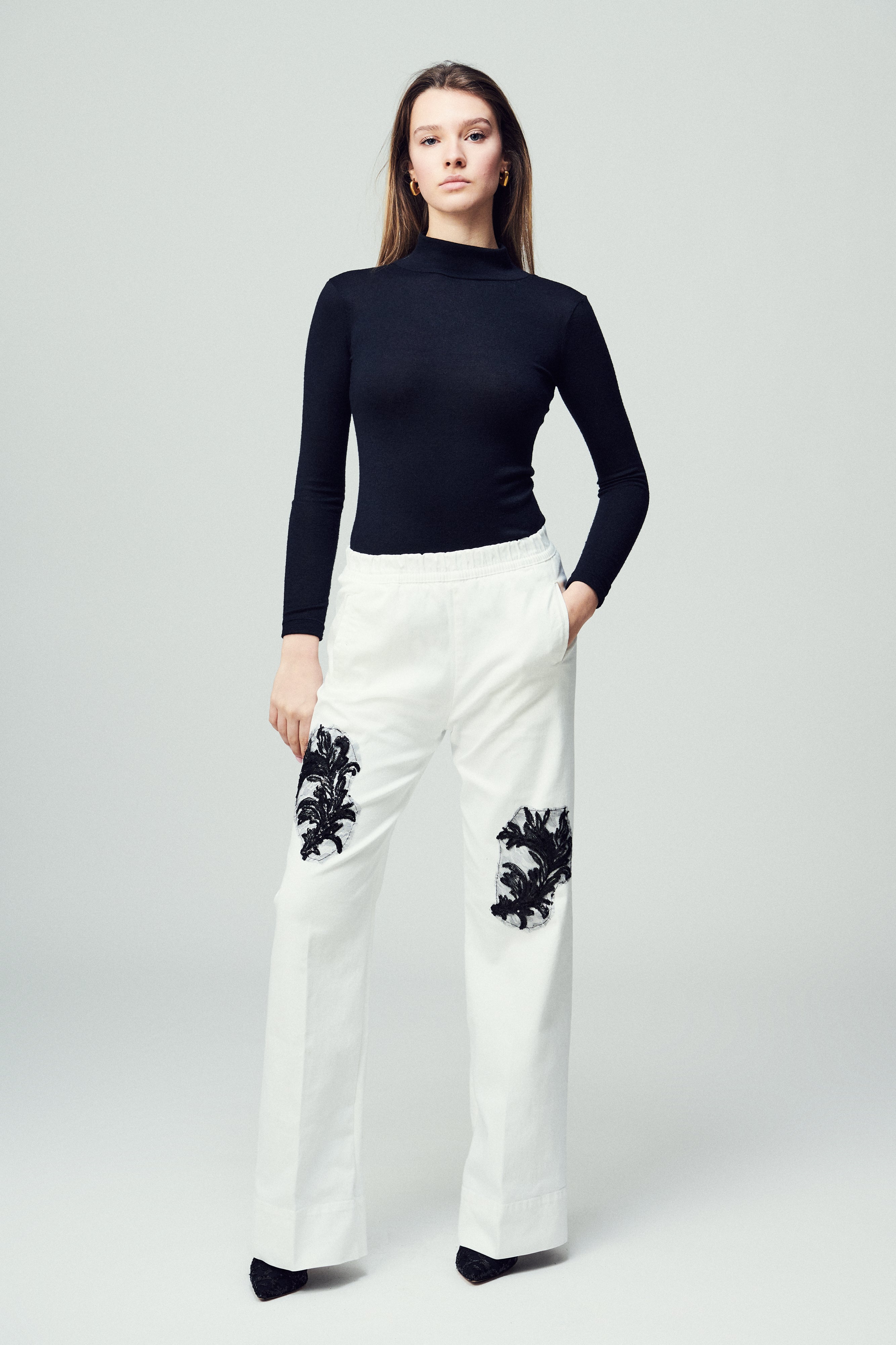 Jeans Pesaro bianchi con fiore ricamato
