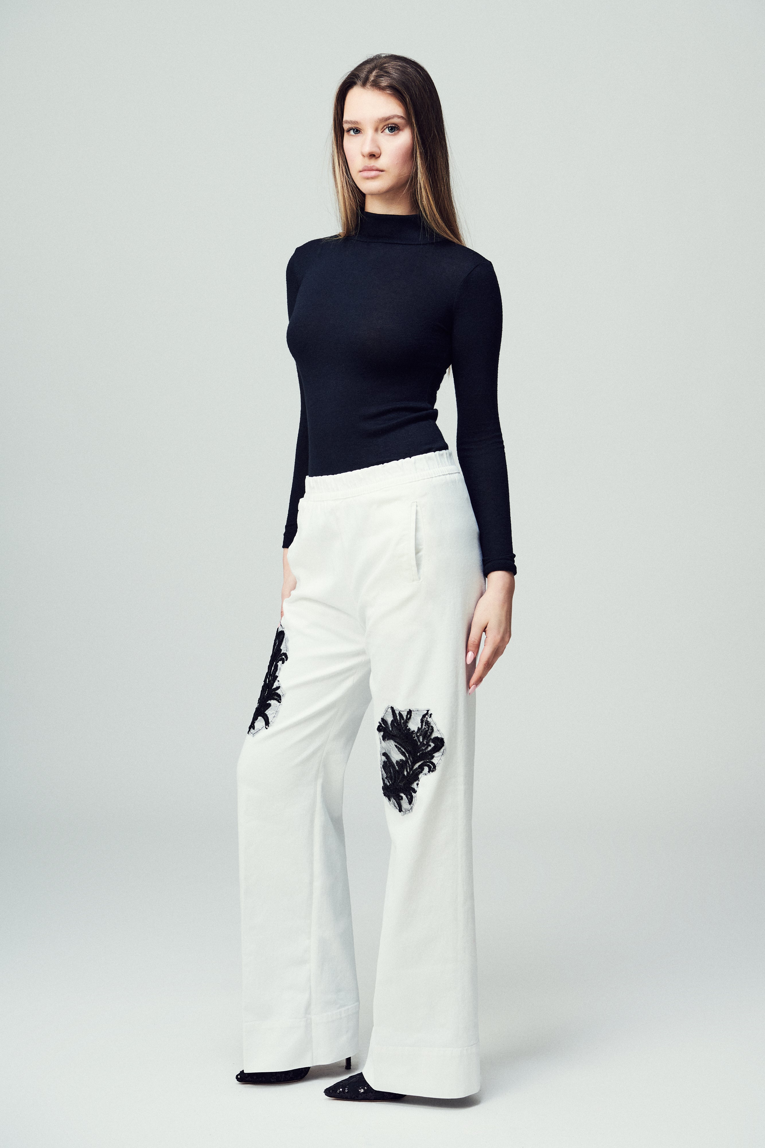 Jeans Pesaro bianchi con fiore ricamato