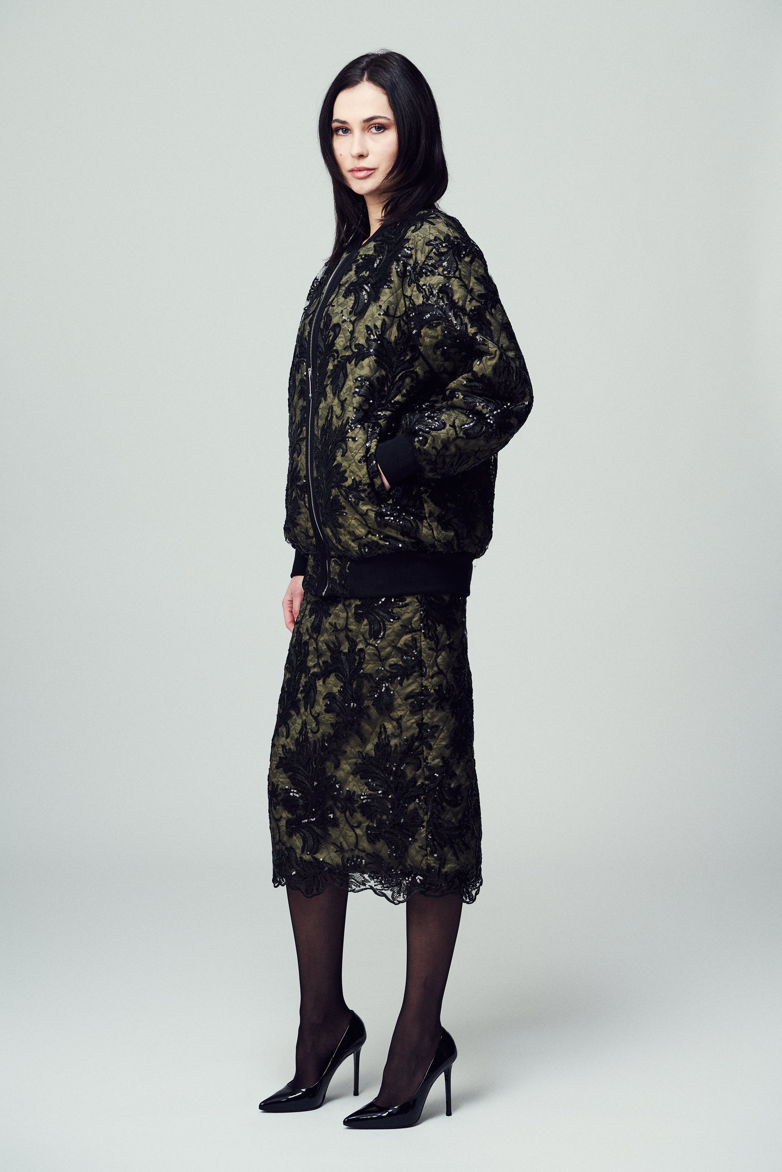 Bomber Belluno in paillettes e pizzo nero con base verde