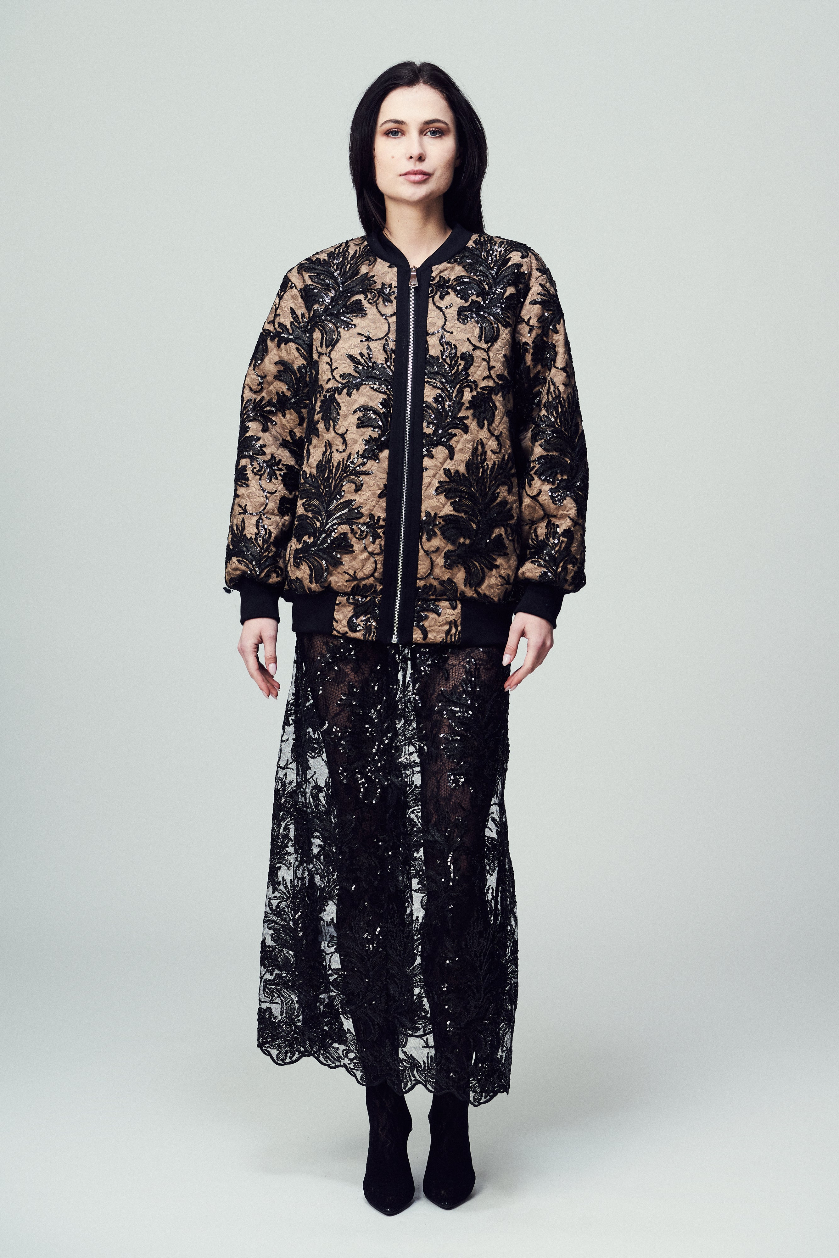 Bomber Belluno in paillettes e pizzo nero con base beige