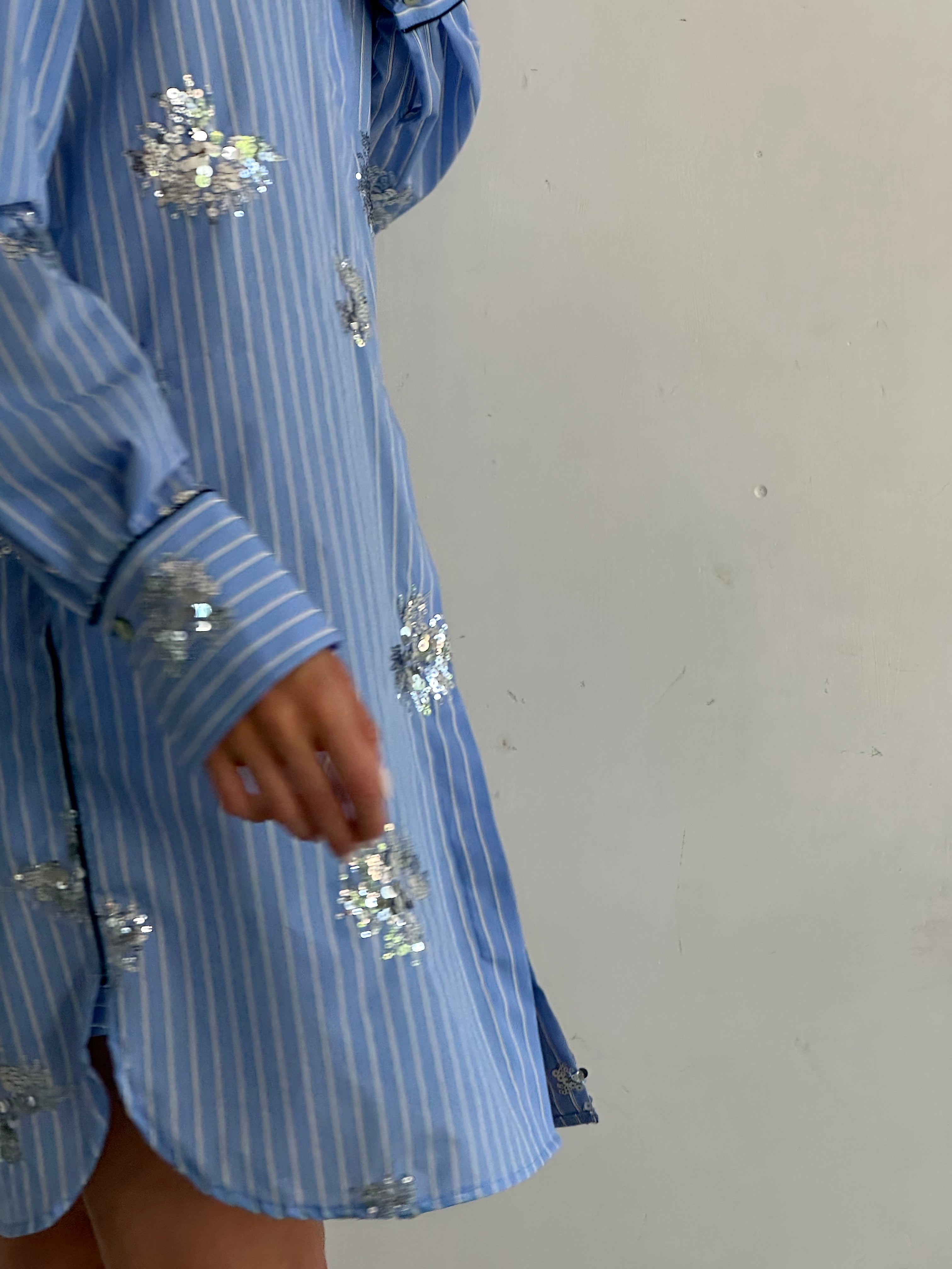 Silenzio Chemisier Azzurro Cielo A Righe E Paillettes