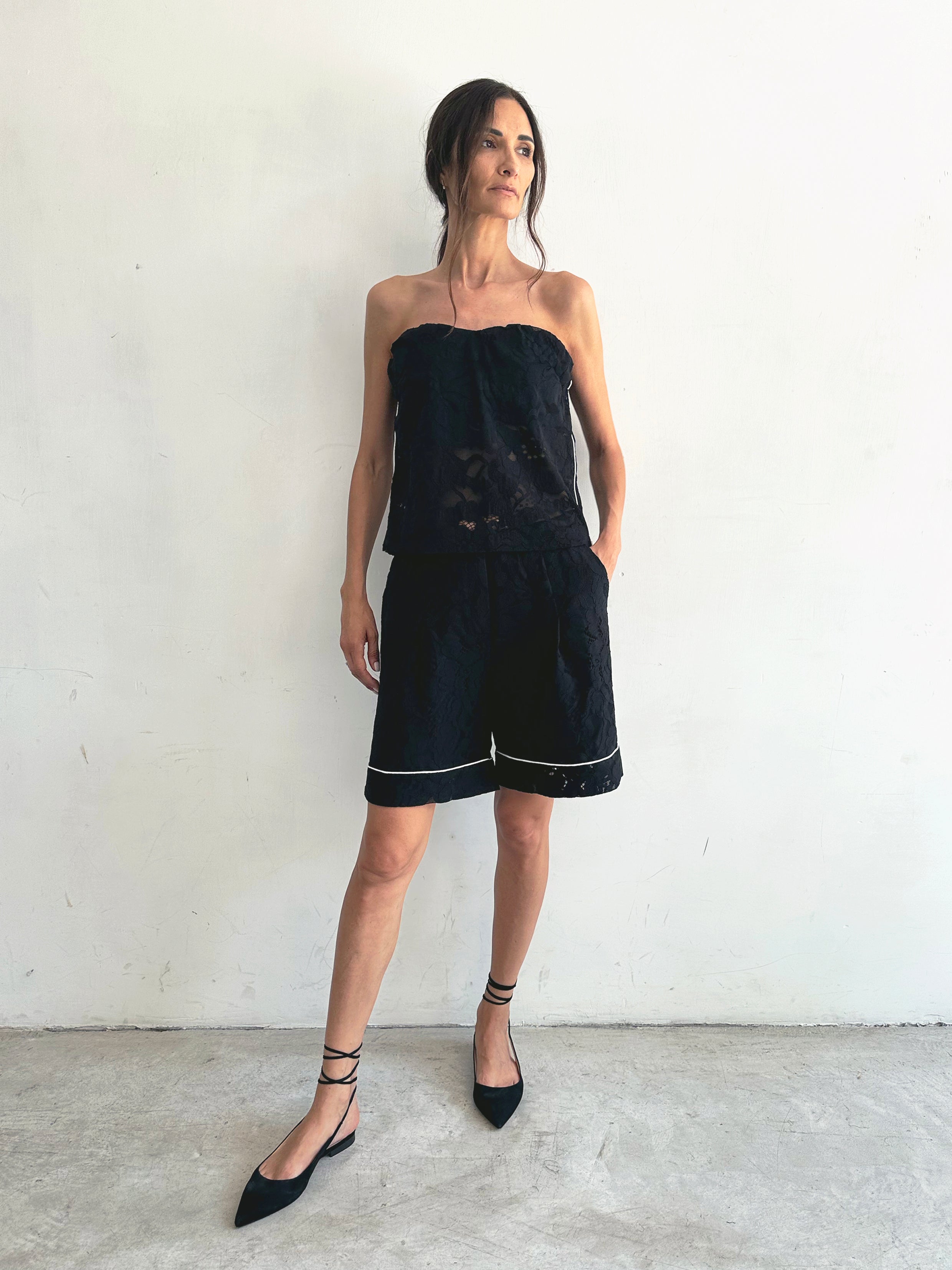 Mezzodì Shorts Nero In Pizzo